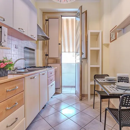 Casa Carlo Near The Center Апартаменти Барі