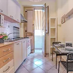 Casa Carlo Near The Center Апартаменти Барі